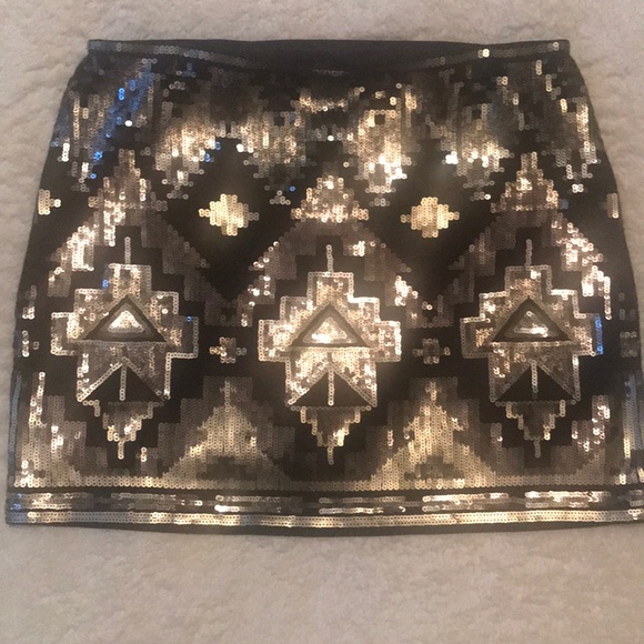 Express Dresses & Skirts - EXPRESS Gorgeous Sequined Black and Gold Mini